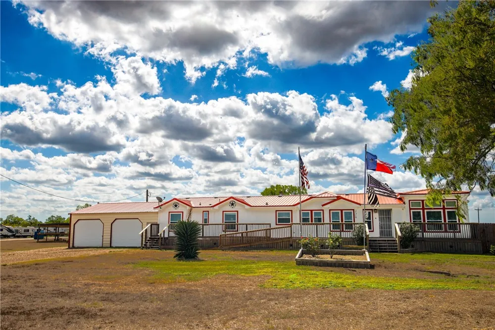 126 County Road 613 Skidmore, TX 78389