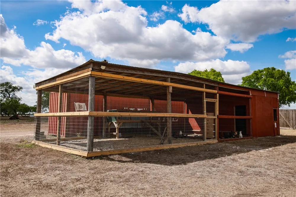 126 County Road 613 Skidmore, TX 78389