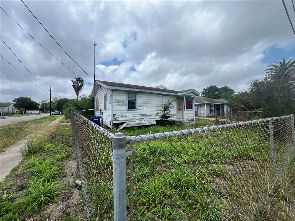 919 S Brownlee Boulevard Corpus Christi, TX 78404