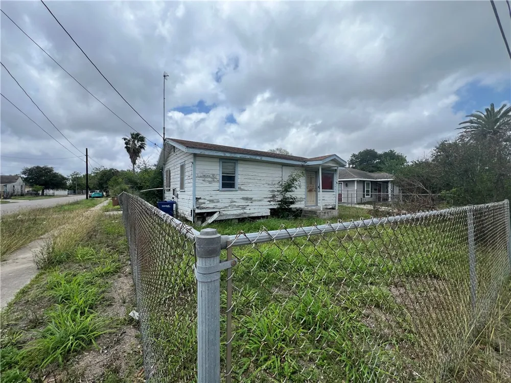 919 S Brownlee Boulevard Corpus Christi, TX 78404