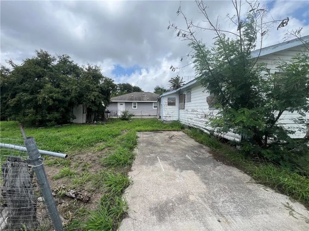 919 S Brownlee Boulevard Corpus Christi, TX 78404