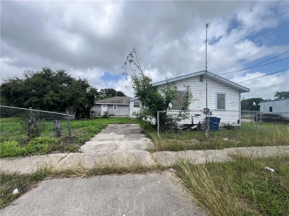 919 S Brownlee Boulevard Corpus Christi, TX 78404