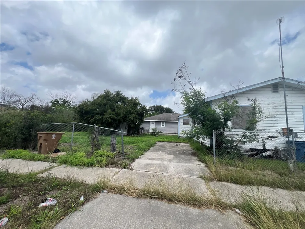 919 S Brownlee Boulevard Corpus Christi, TX 78404