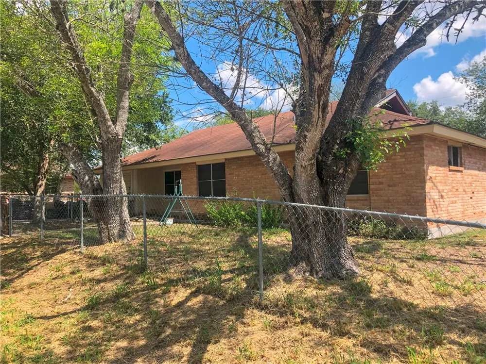 10446 5th Street Beeville, TX 78102