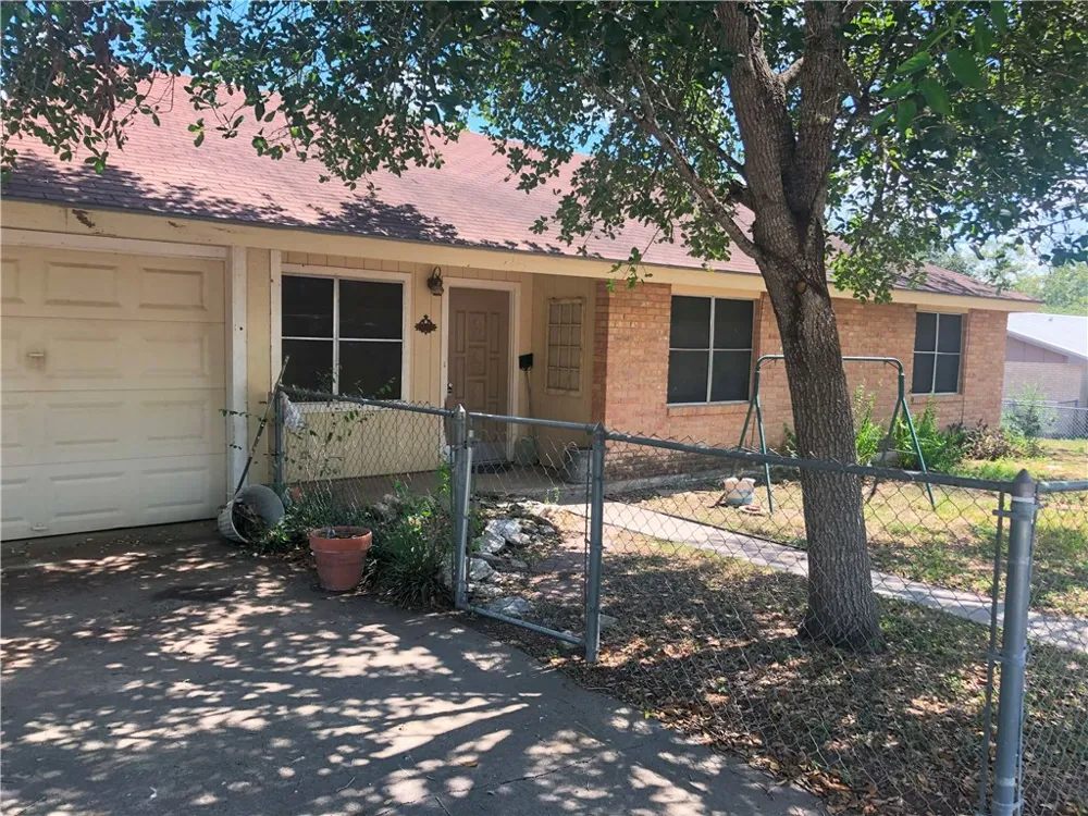 10446 5th Street Beeville, TX 78102