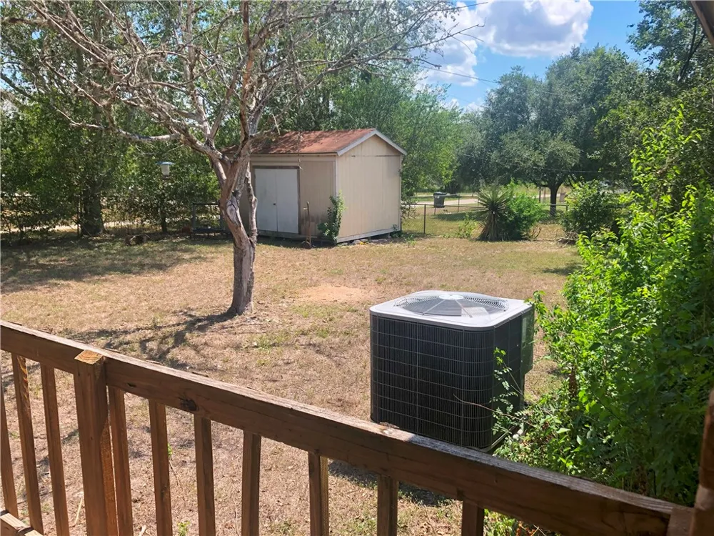 10446 5th Street Beeville, TX 78102