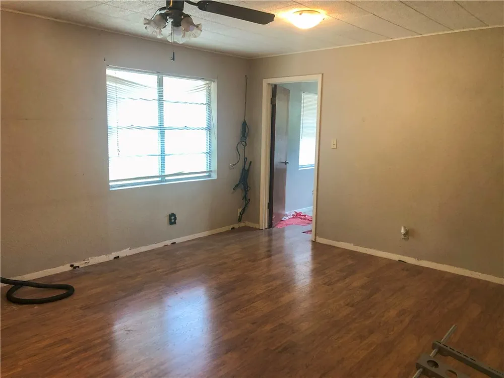 10446 5th Street Beeville, TX 78102