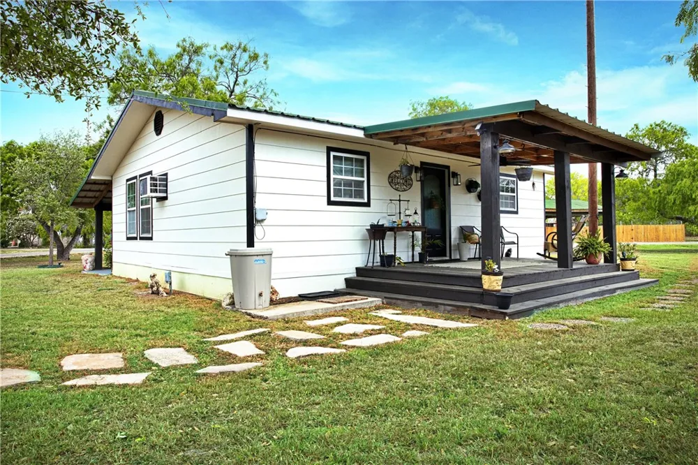 10519 County Road 2343 Sinton, TX 78387