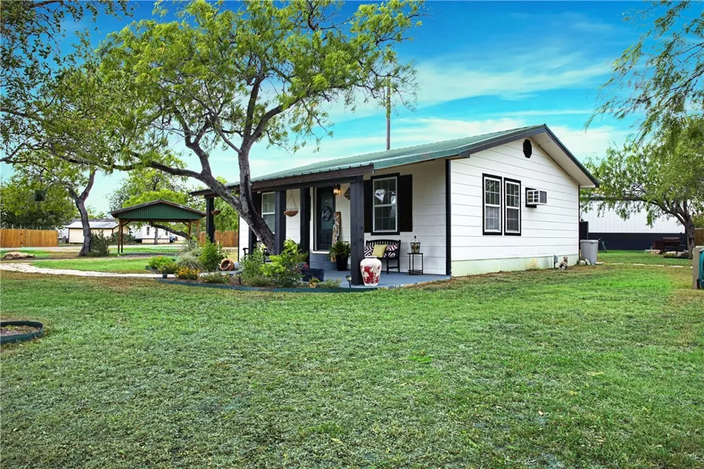 10519 County Road 2343 Sinton, TX 78387