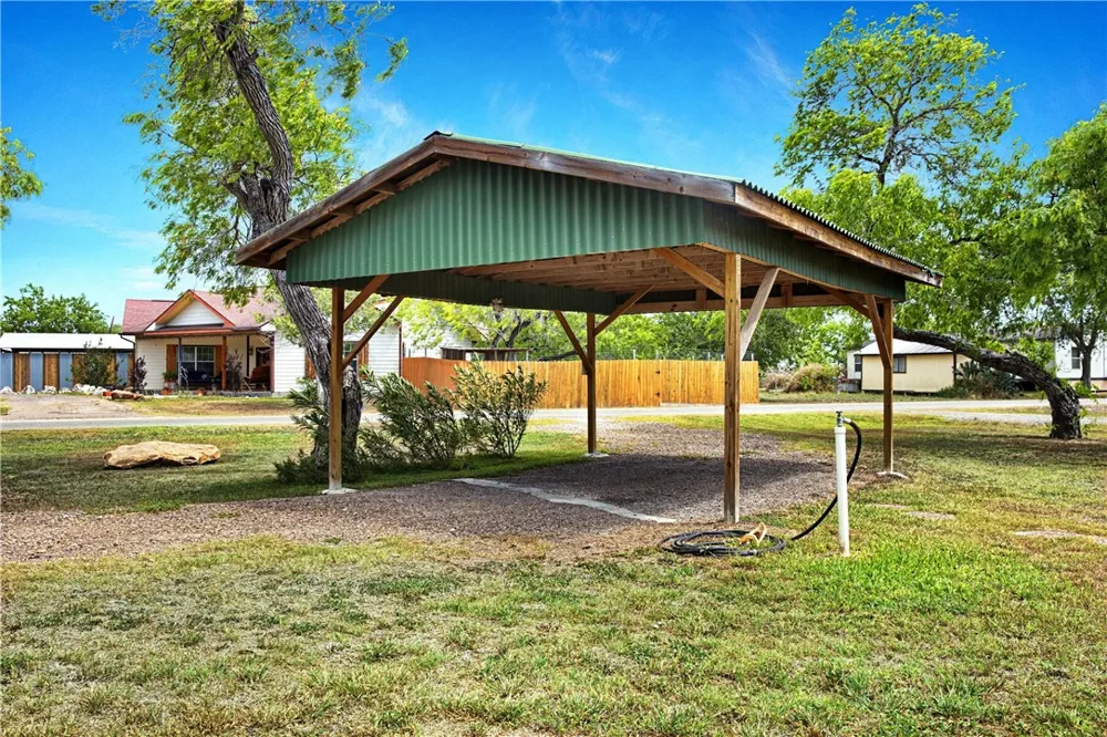 10519 County Road 2343 Sinton, TX 78387