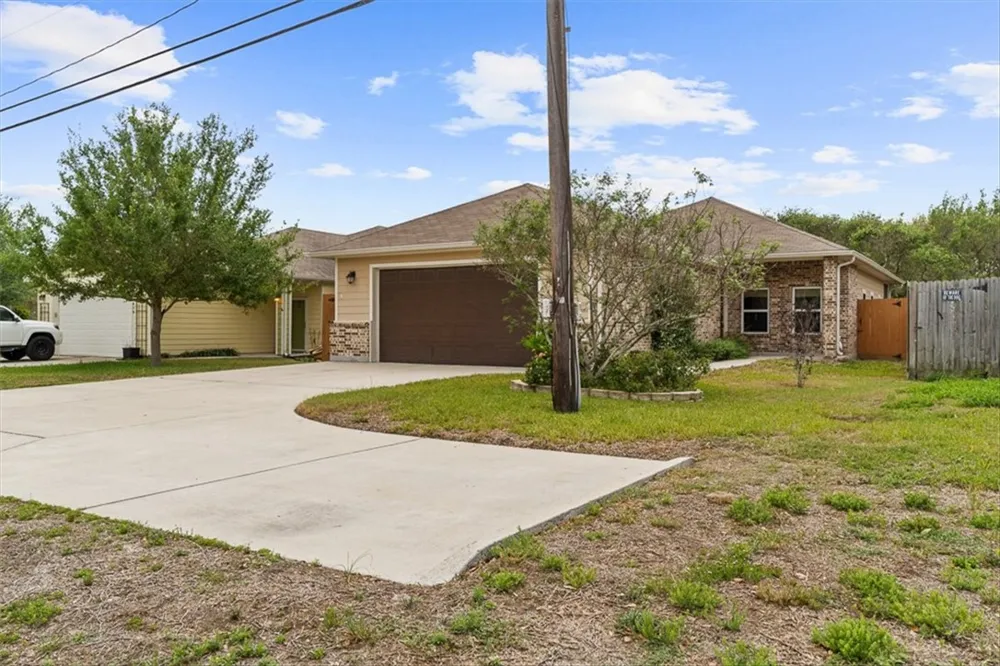 623 W Deberry Avenue Aransas Pass, TX 78336