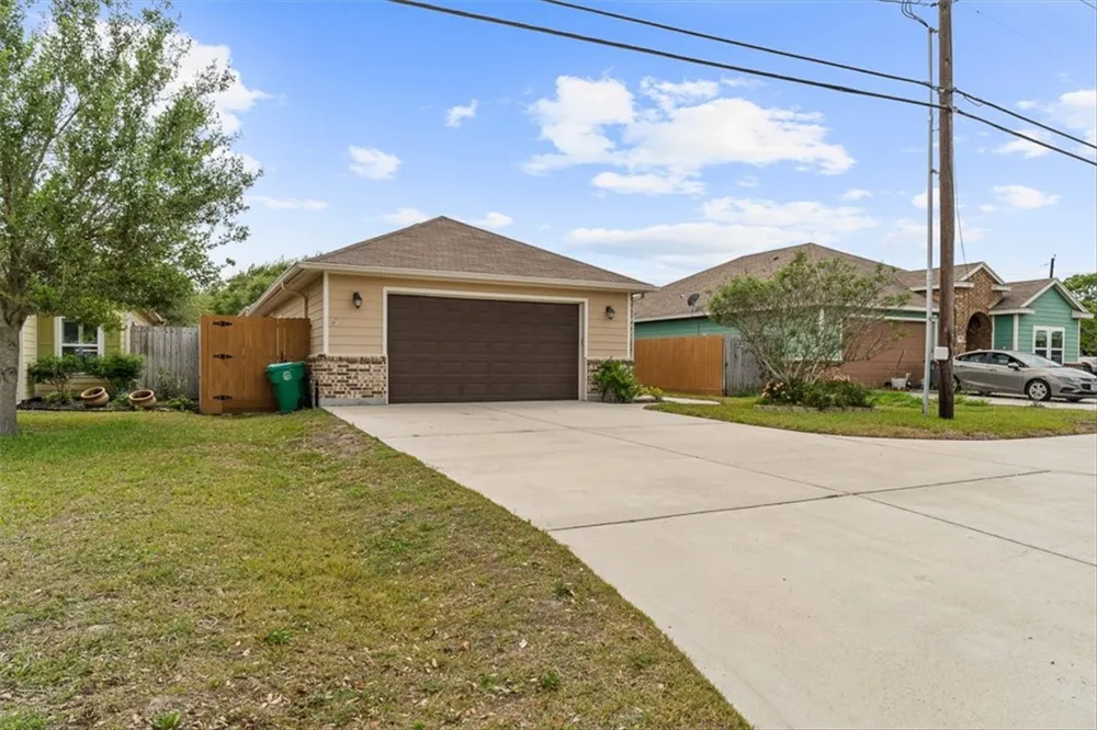 623 W Deberry Avenue Aransas Pass, TX 78336