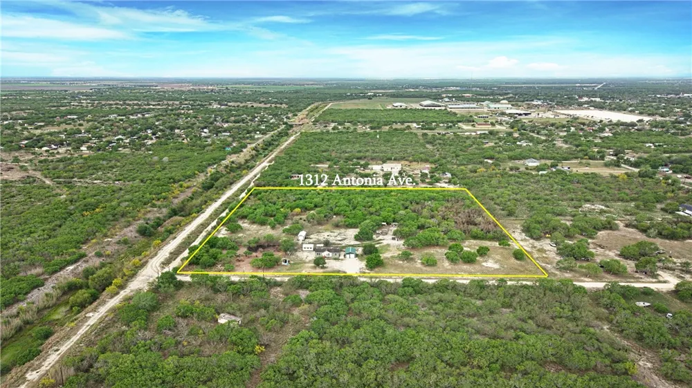 1312 Antonia Street Sinton, TX 78387
