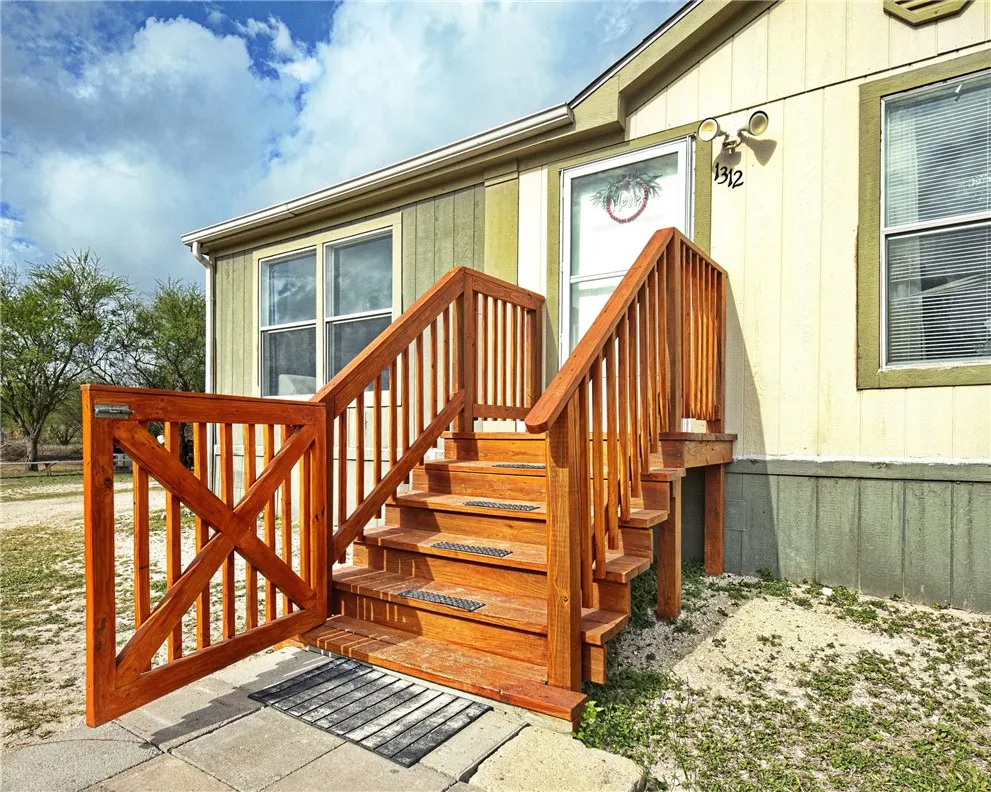 1312 Antonia Street Sinton, TX 78387