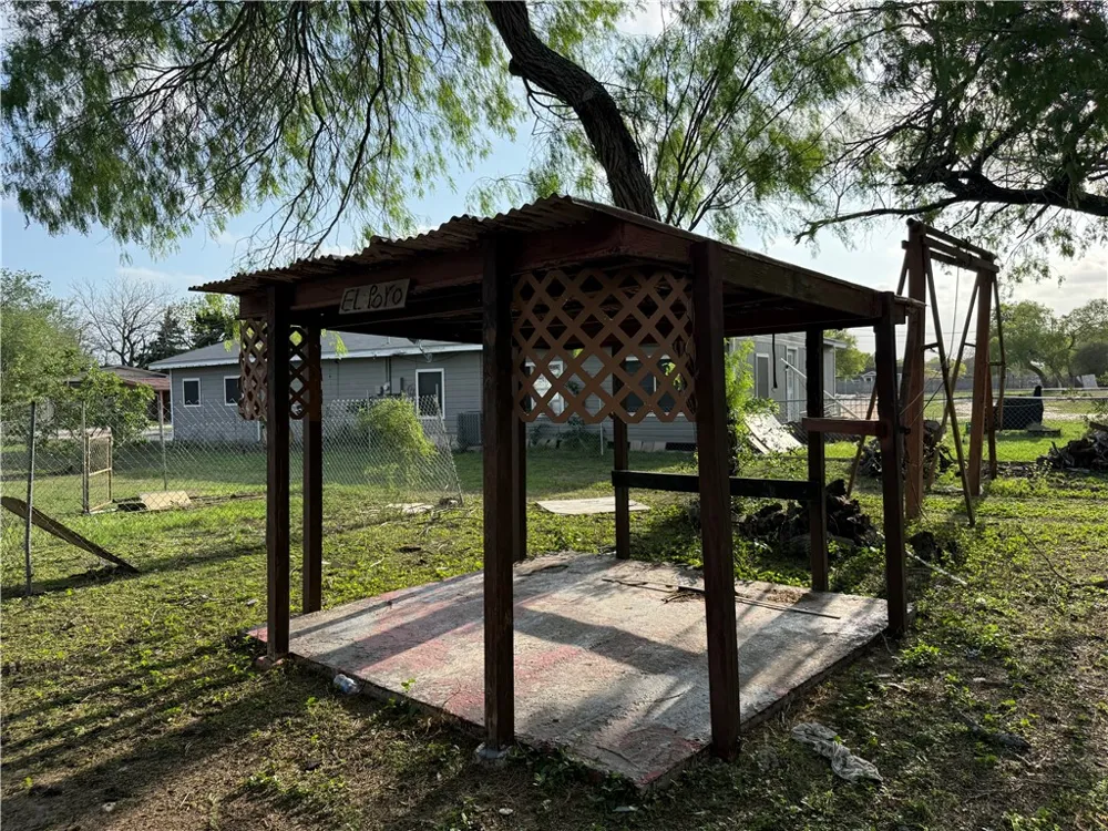 227 W Corral Avenue Kingsville, TX 78363