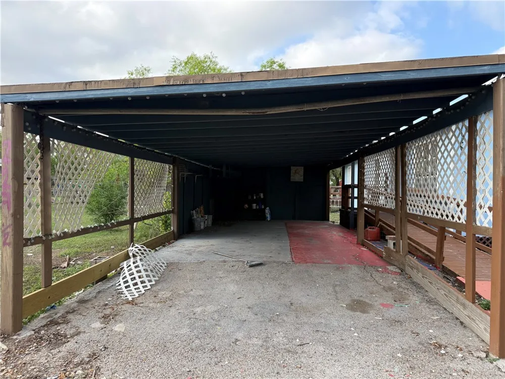 227 W Corral Avenue Kingsville, TX 78363