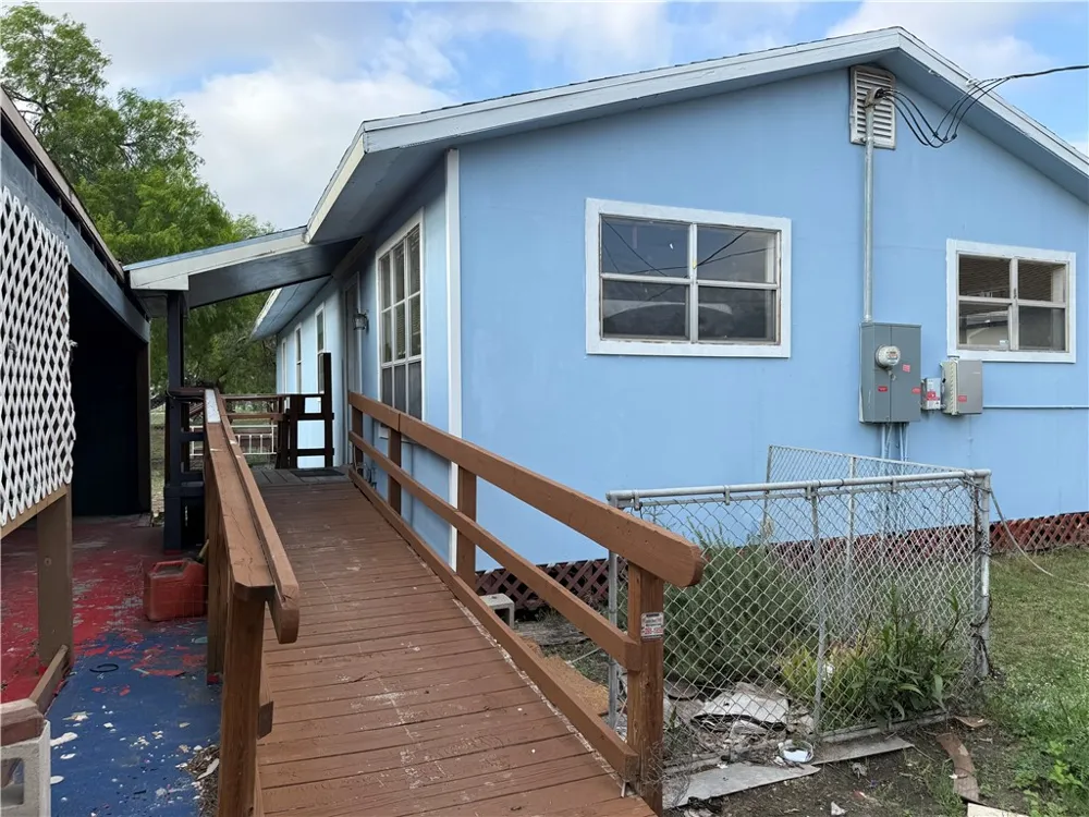 227 W Corral Avenue Kingsville, TX 78363