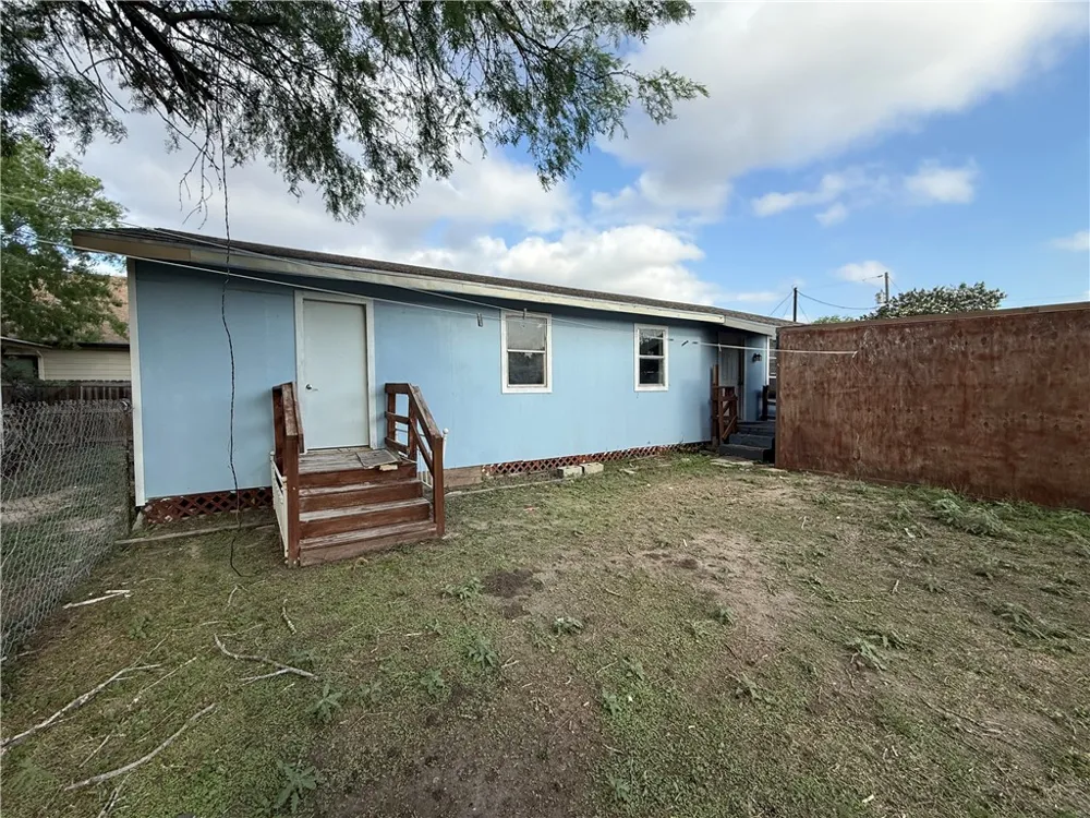 227 W Corral Avenue Kingsville, TX 78363