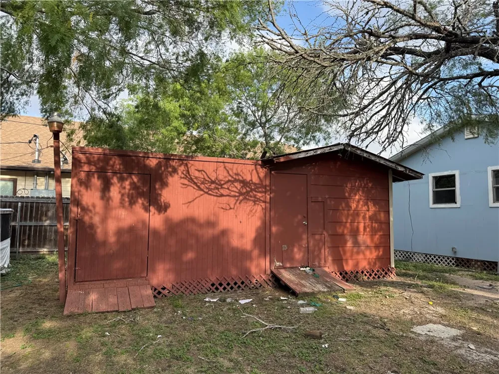 227 W Corral Avenue Kingsville, TX 78363
