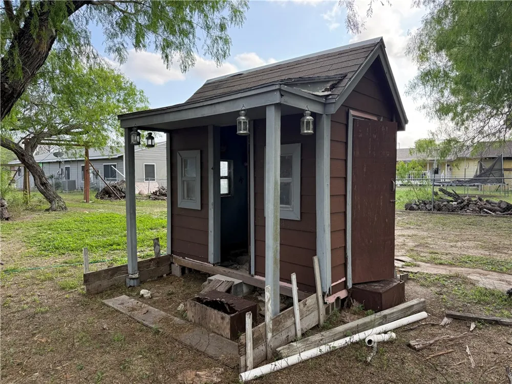 227 W Corral Avenue Kingsville, TX 78363
