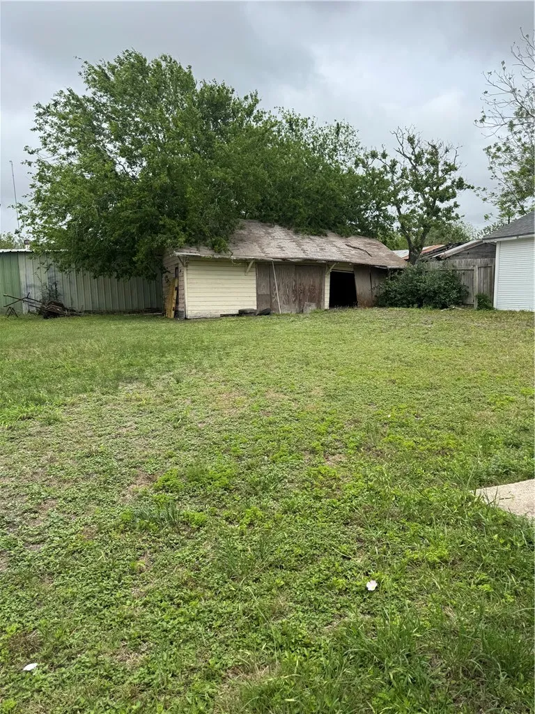 406 Mathis Street Taft, TX 78390