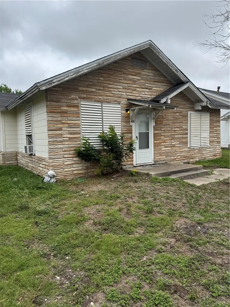 406 Mathis Street Taft, TX 78390