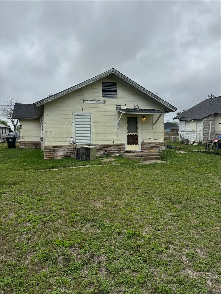 406 Mathis Street Taft, TX 78390