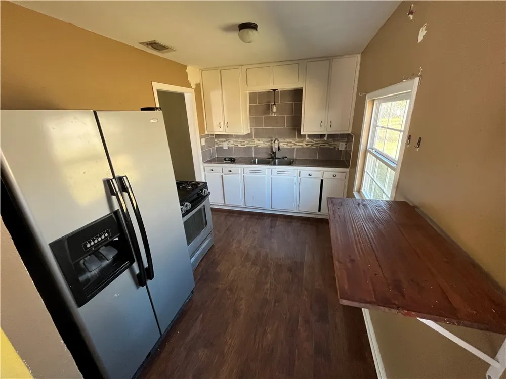 123 Burnet Street Port Lavaca, TX 77979