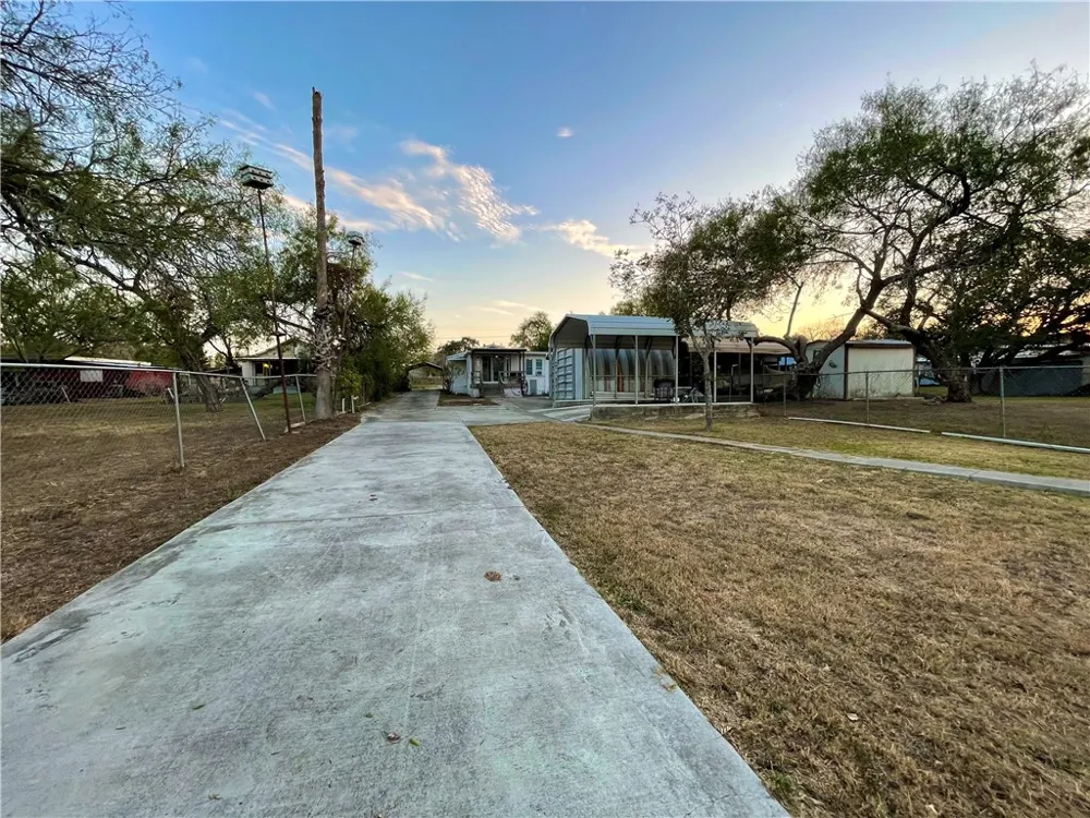 335 Stephens Loop Lake City, TX 78368