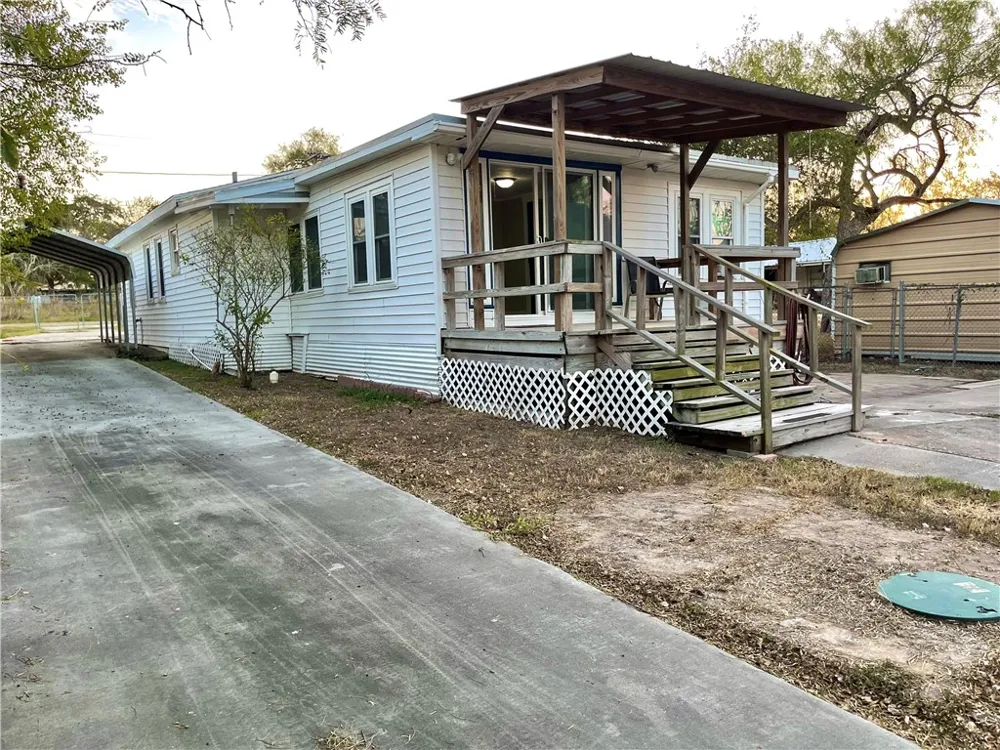 335 Stephens Loop Lake City, TX 78368