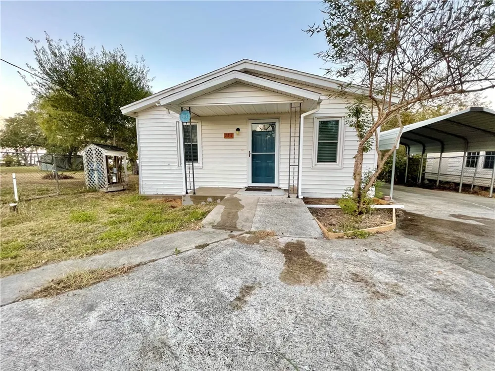 335 Stephens Loop Lake City, TX 78368