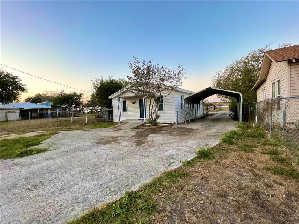 335 Stephens Loop Lake City, TX 78368