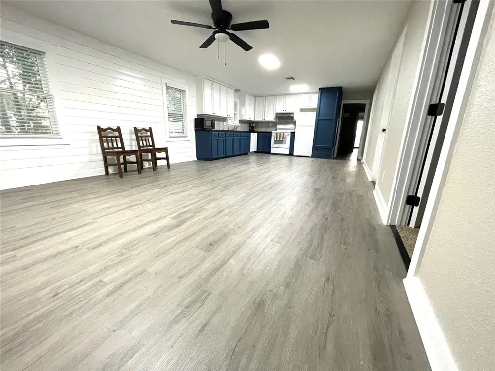 335 Stephens Loop Lake City, TX 78368