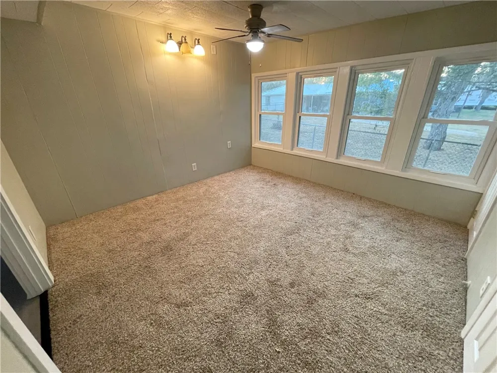 335 Stephens Loop Lake City, TX 78368