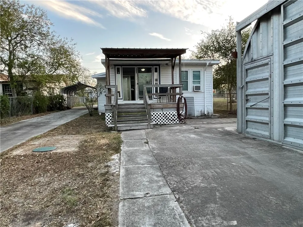 335 Stephens Loop Lake City, TX 78368