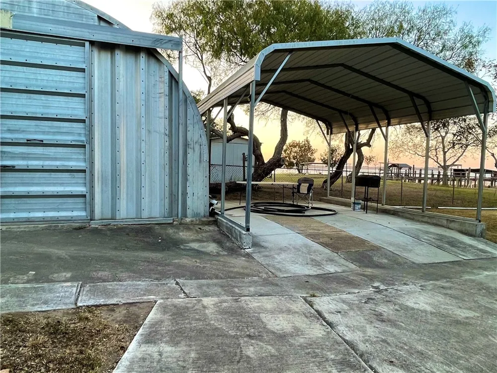335 Stephens Loop Lake City, TX 78368