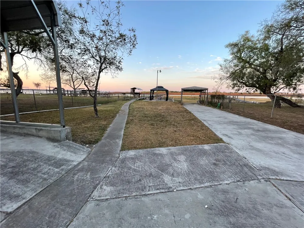 335 Stephens Loop Lake City, TX 78368