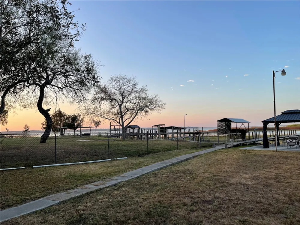 335 Stephens Loop Lake City, TX 78368