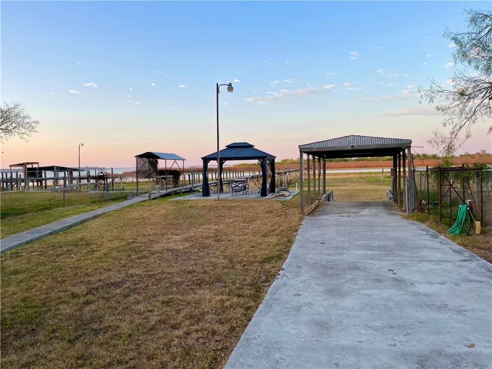 335 Stephens Loop Lake City, TX 78368