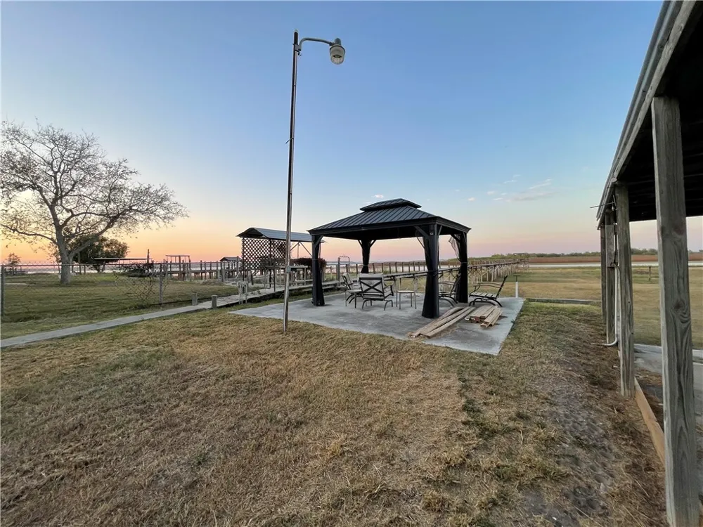 335 Stephens Loop Lake City, TX 78368