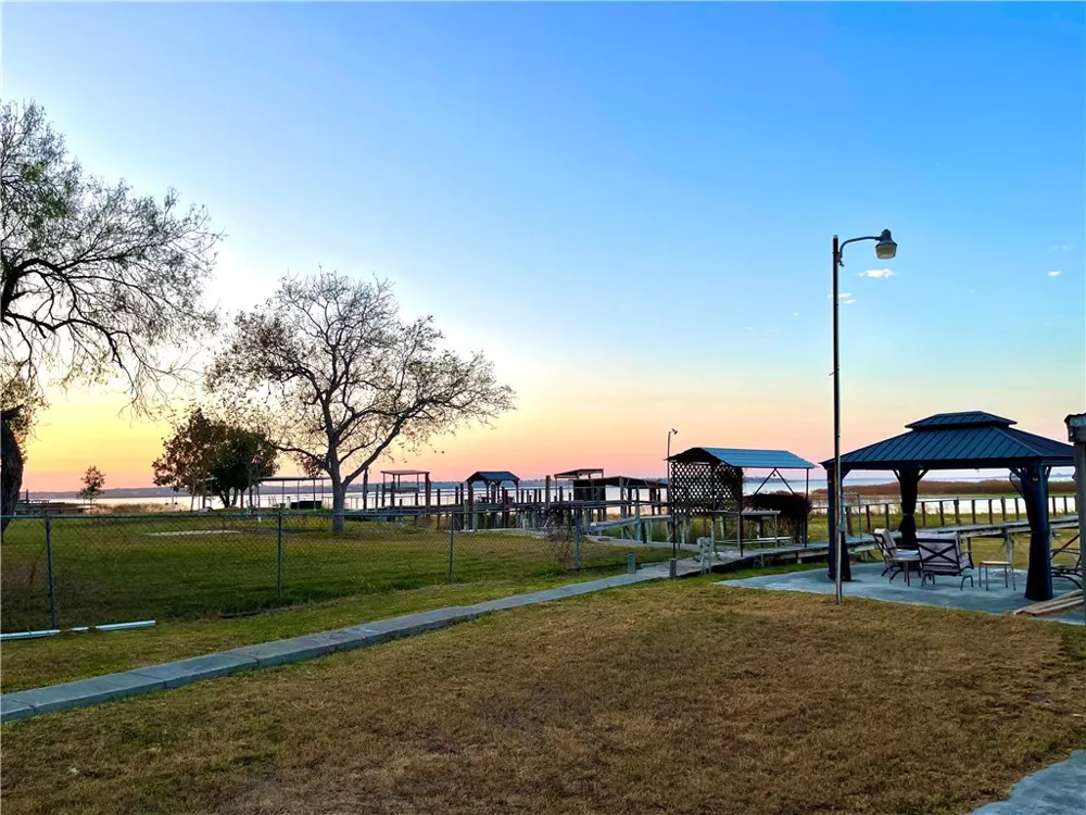 335 Stephens Loop Lake City, TX 78368