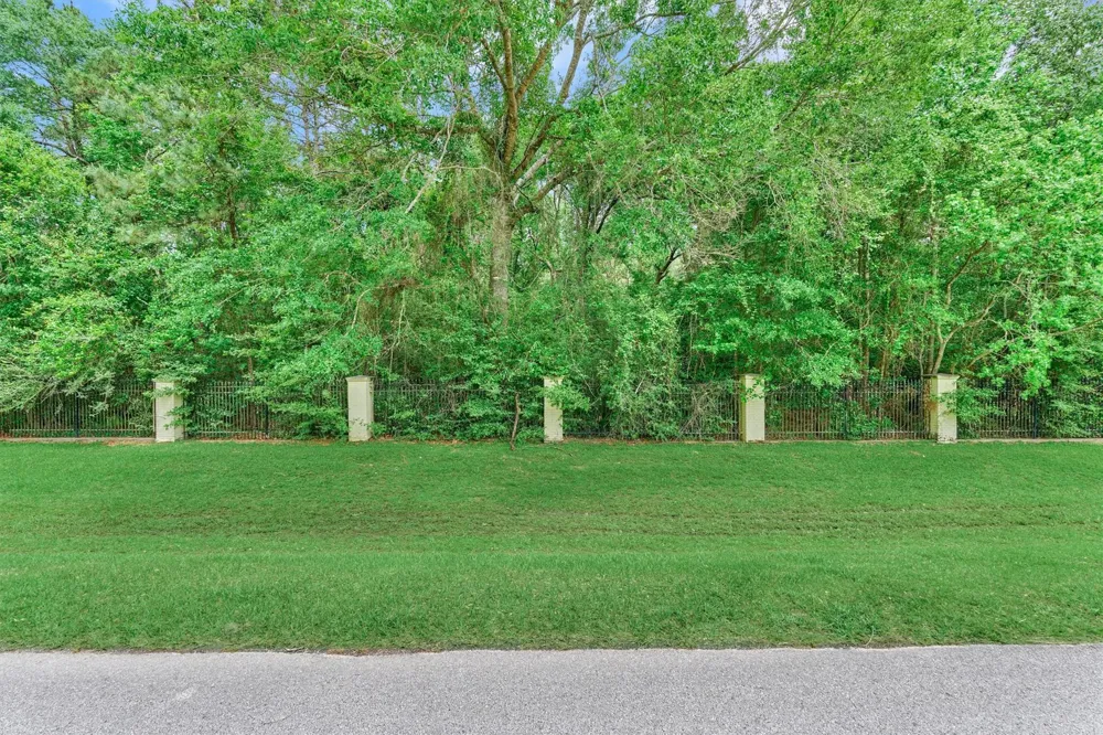 Lake Commons Way Huffman, TX 77336