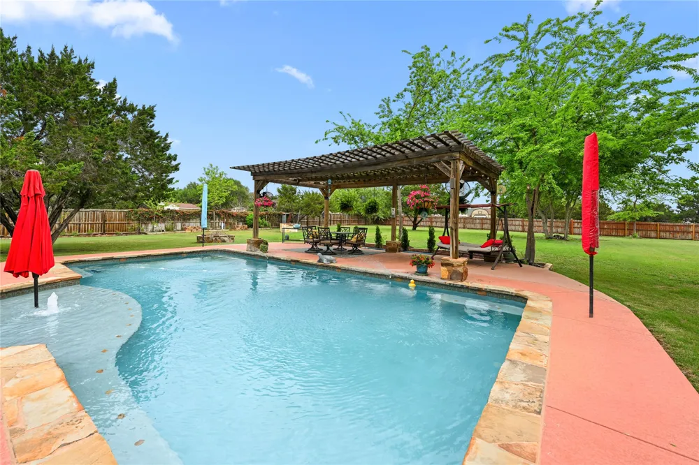 112 Hobby Horse Liberty Hill, TX 78642