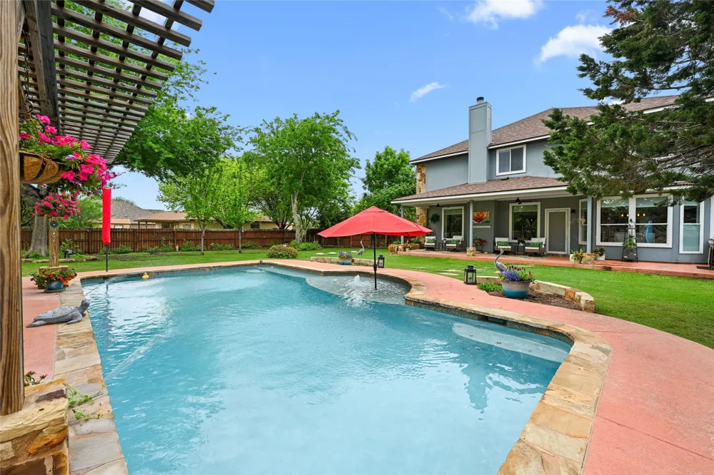 112 Hobby Horse Liberty Hill, TX 78642