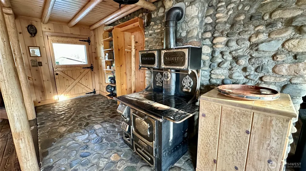 132 Twin Lakes Road Winthrop, WA 98862