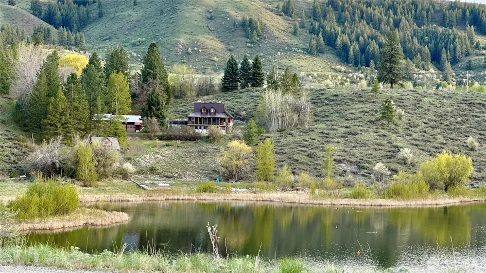 132 Twin Lakes Road Winthrop, WA 98862