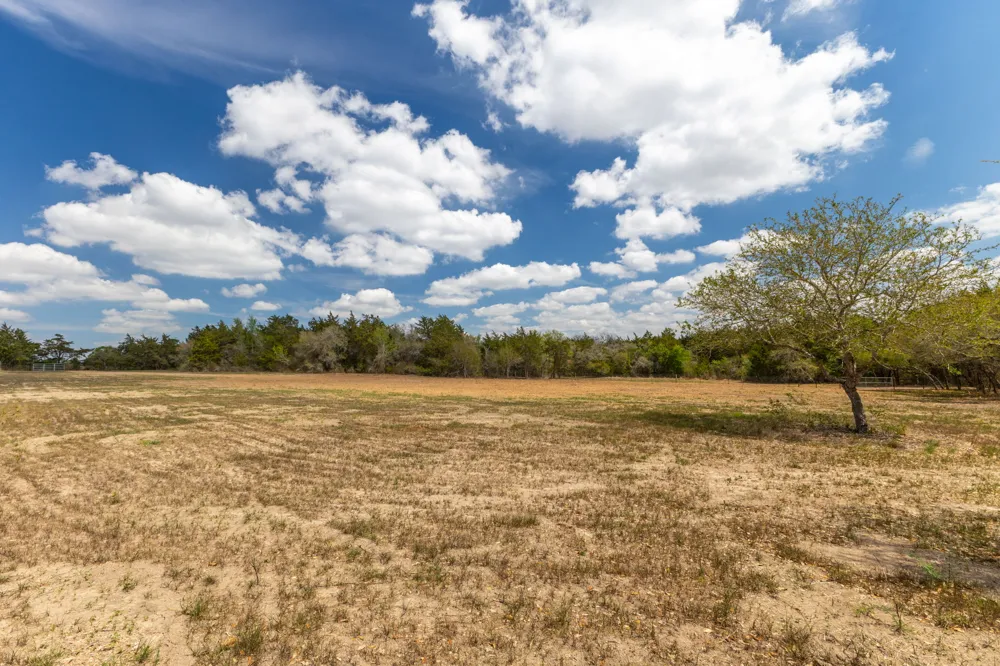 1910 Baca Loop Flatonia, TX 78941