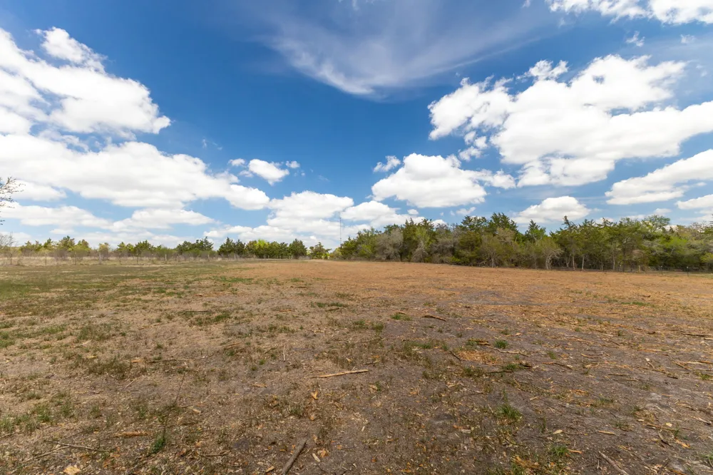 1910 Baca Loop Flatonia, TX 78941