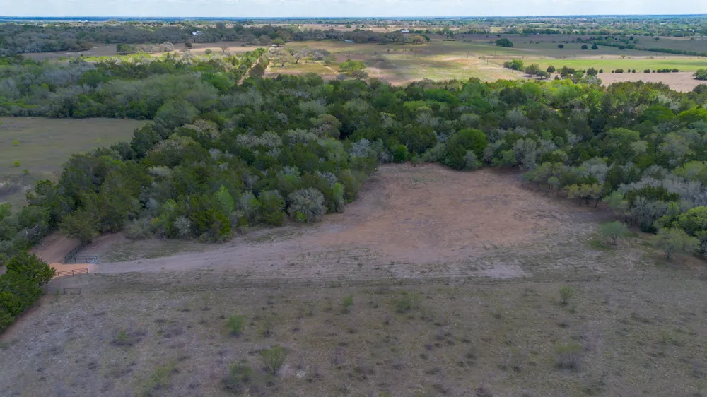 1910 Baca Loop Flatonia, TX 78941