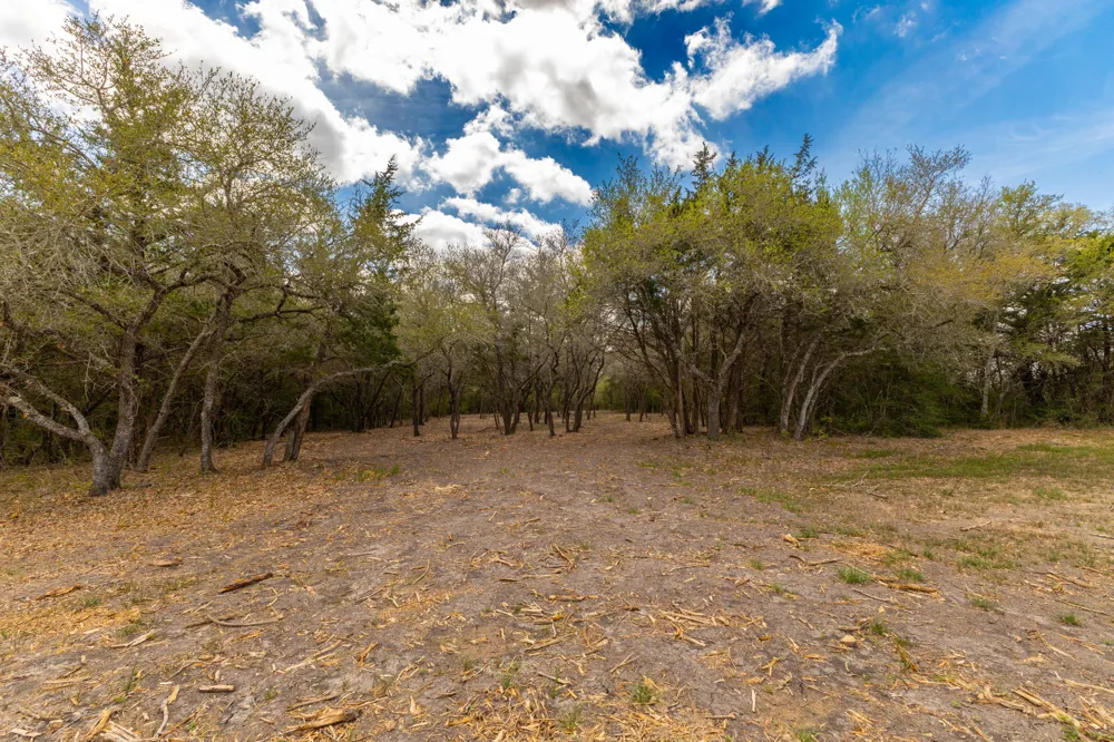 1910 Baca Loop Flatonia, TX 78941